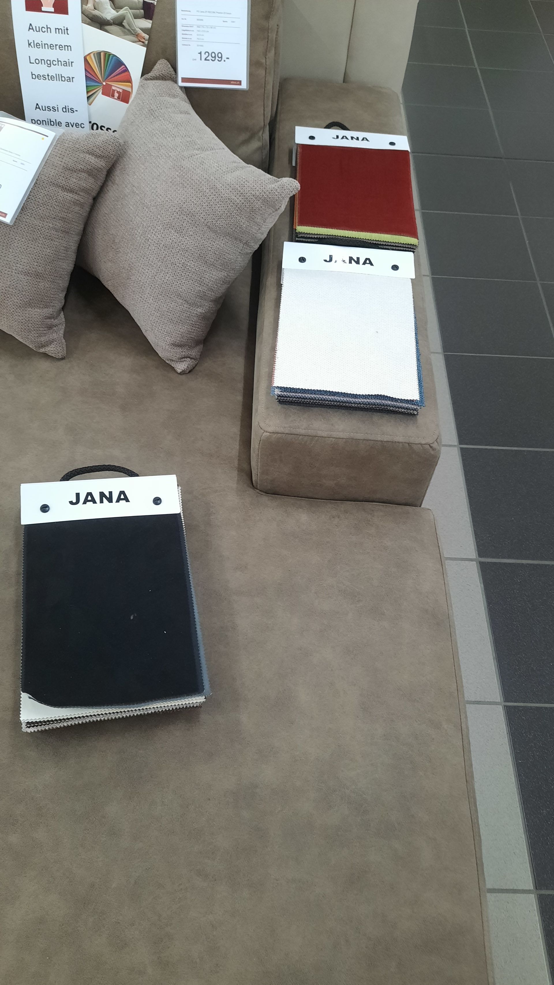 Auch mit
kleinerem
Longchair
bestellbar
OTERS
Aussi dis-
Donible avec Osse
JANA
1299.-
JANA
JANA