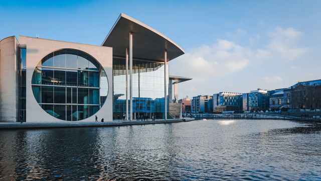 Berlin schreibt man vorne mit