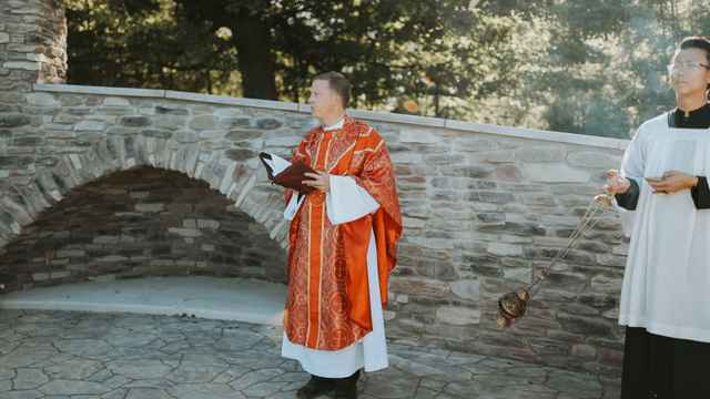 Katholischer Priester